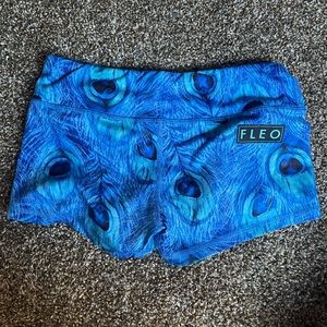 Peacock fleo size small EUC